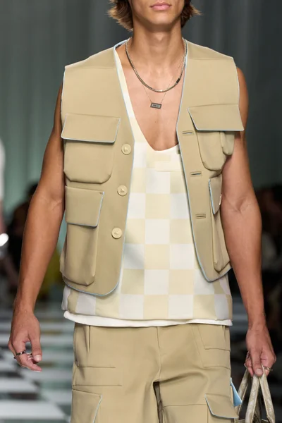 Look 25